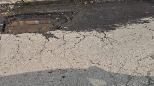 Mega baches en Av Juarez