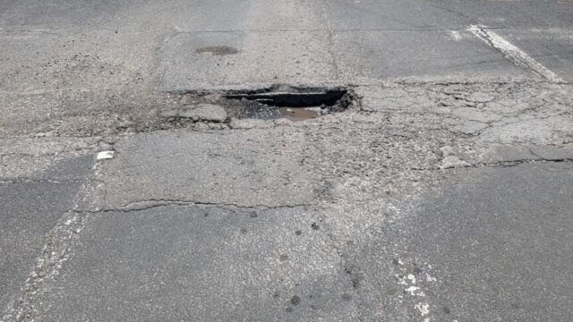 Baches en frente del Asilo de Pensionados